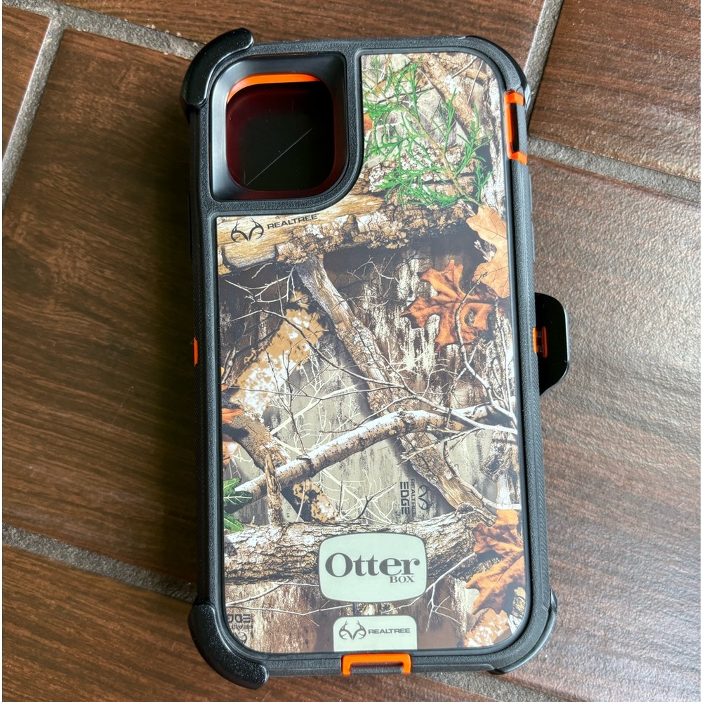 Brand New iPhone 13 OtterBox RealTree Camouflage Case
